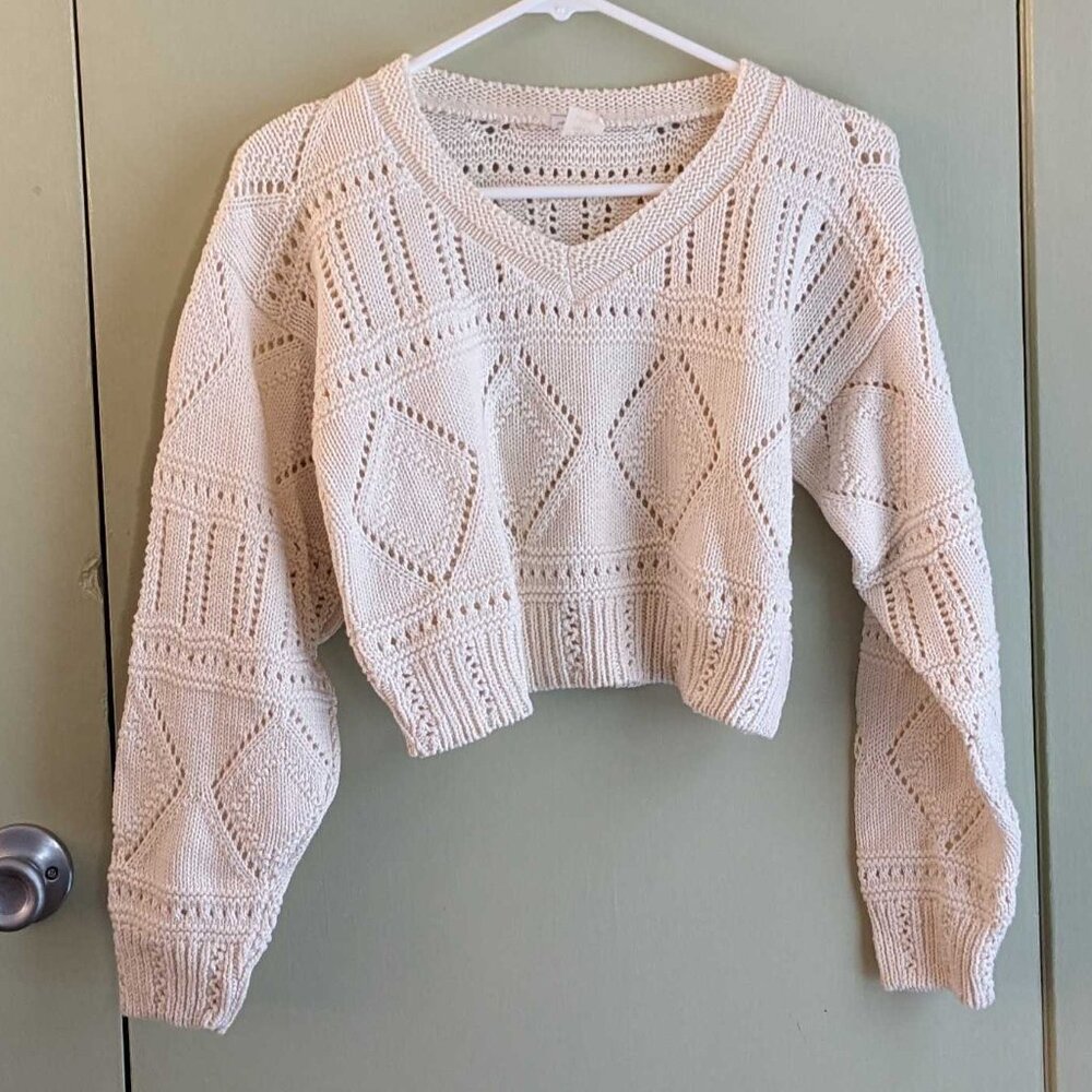 Fredericks of Hollywood Vneck cropped sweater